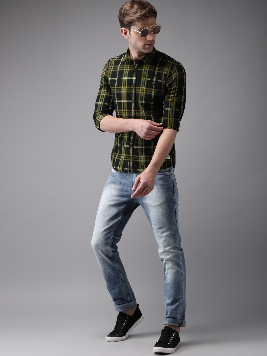 

Flying Machine Men Black & Yellow Regular Fit Checked Casual Shirt
