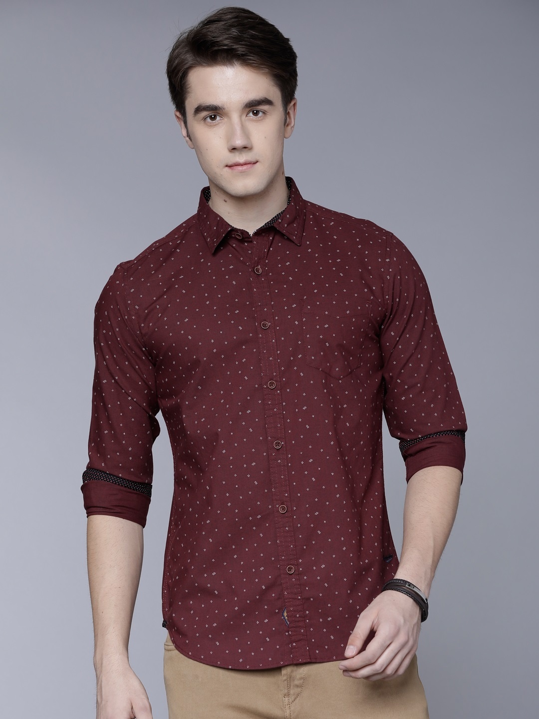 

LOCOMOTIVE Men Maroon Slim Fit Printed Casual Shirt