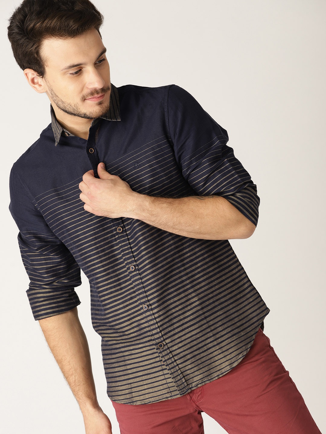 

United Colors of Benetton Men Navy Blue & Beige Slim Fit Striped Casual Shirt