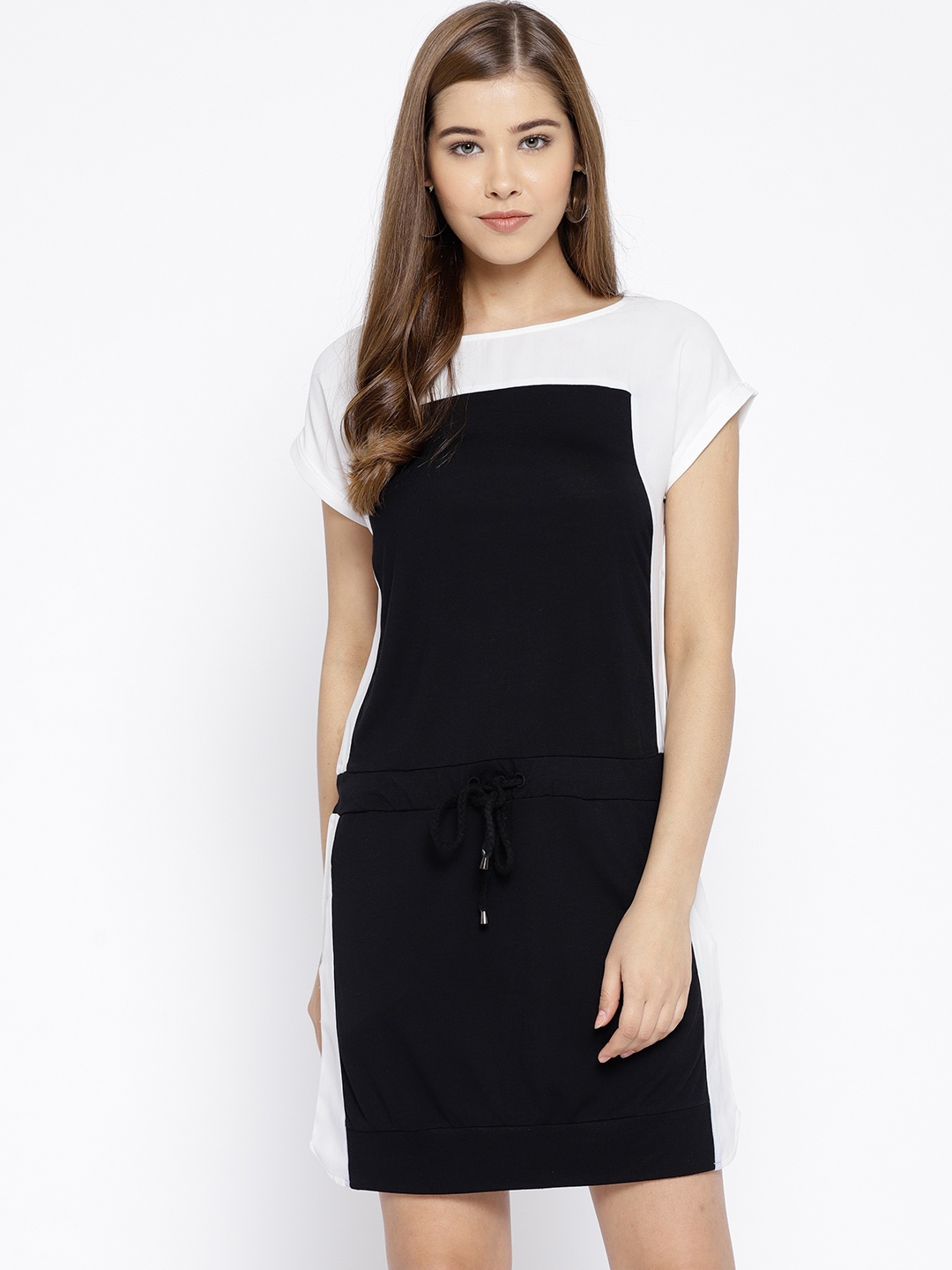 

Wills Lifestyle Women Black & White Colourblocked Shift Dress