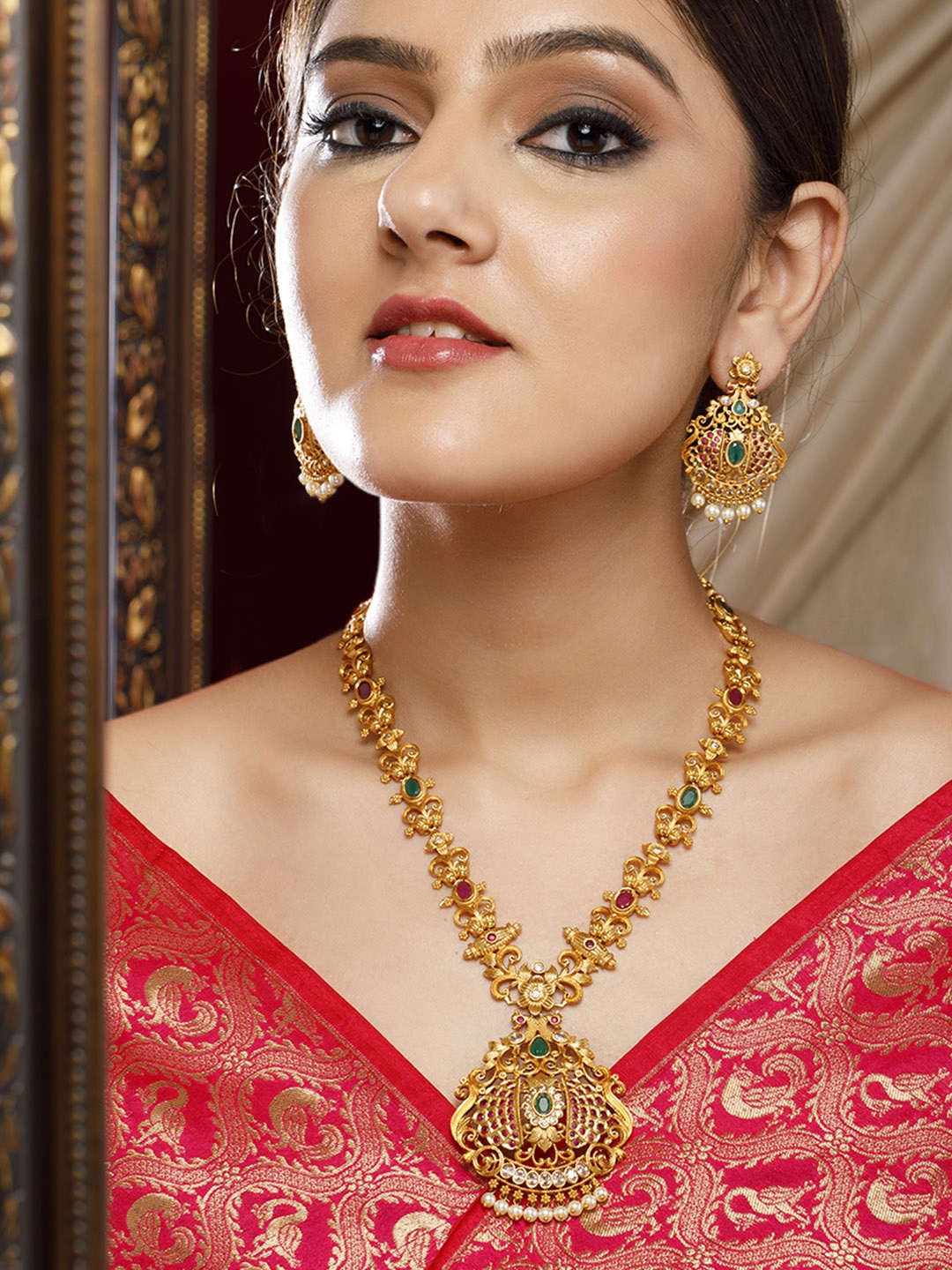 

Rubans Gold-Plated Metal Antique Jewellery Set
