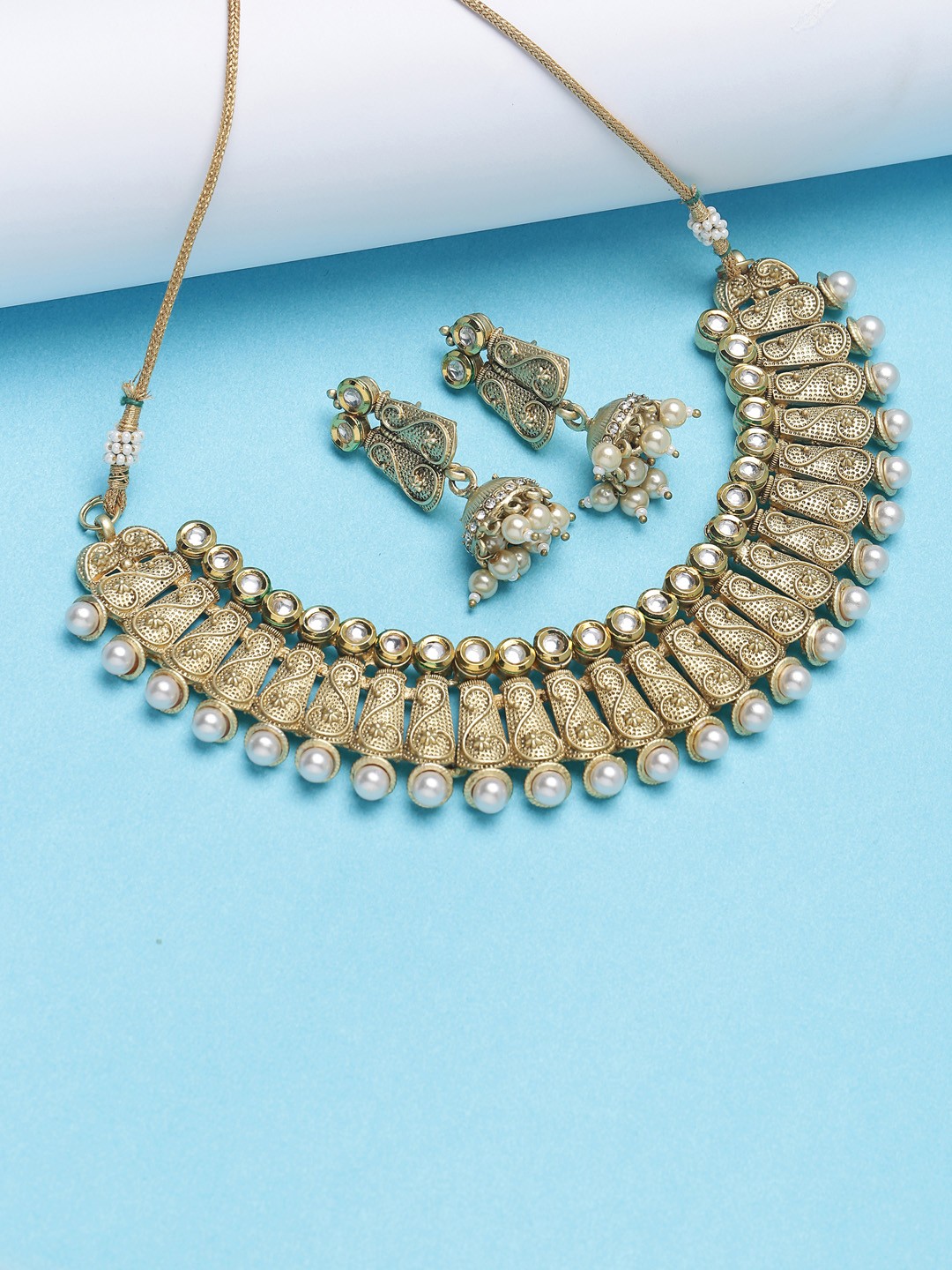 

PANASH Women Gold-Plated & White Kundan & Pearl Studded Jewellery Set