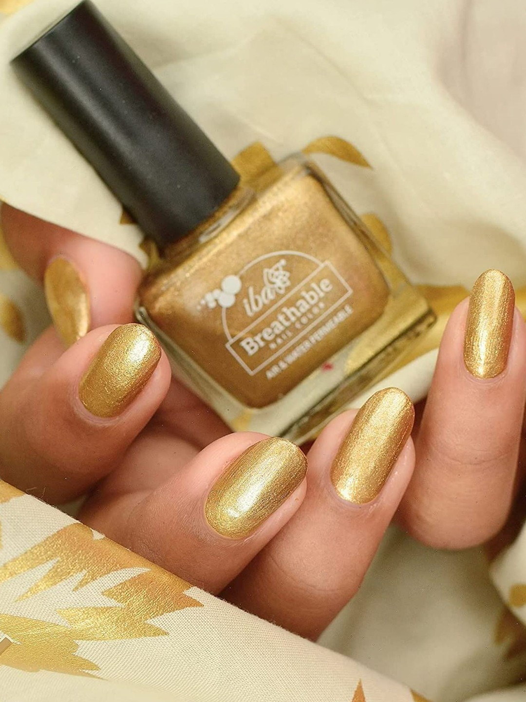 

Iba HALAL CARE Gold Sparkle Breathable Nail Color 9ml