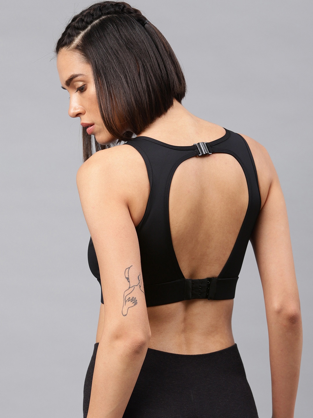 

HRX by Hrithik Roshan Black Solid Non-Wired Lightly Padded Sports Bra HRX-SS19-WK-3677