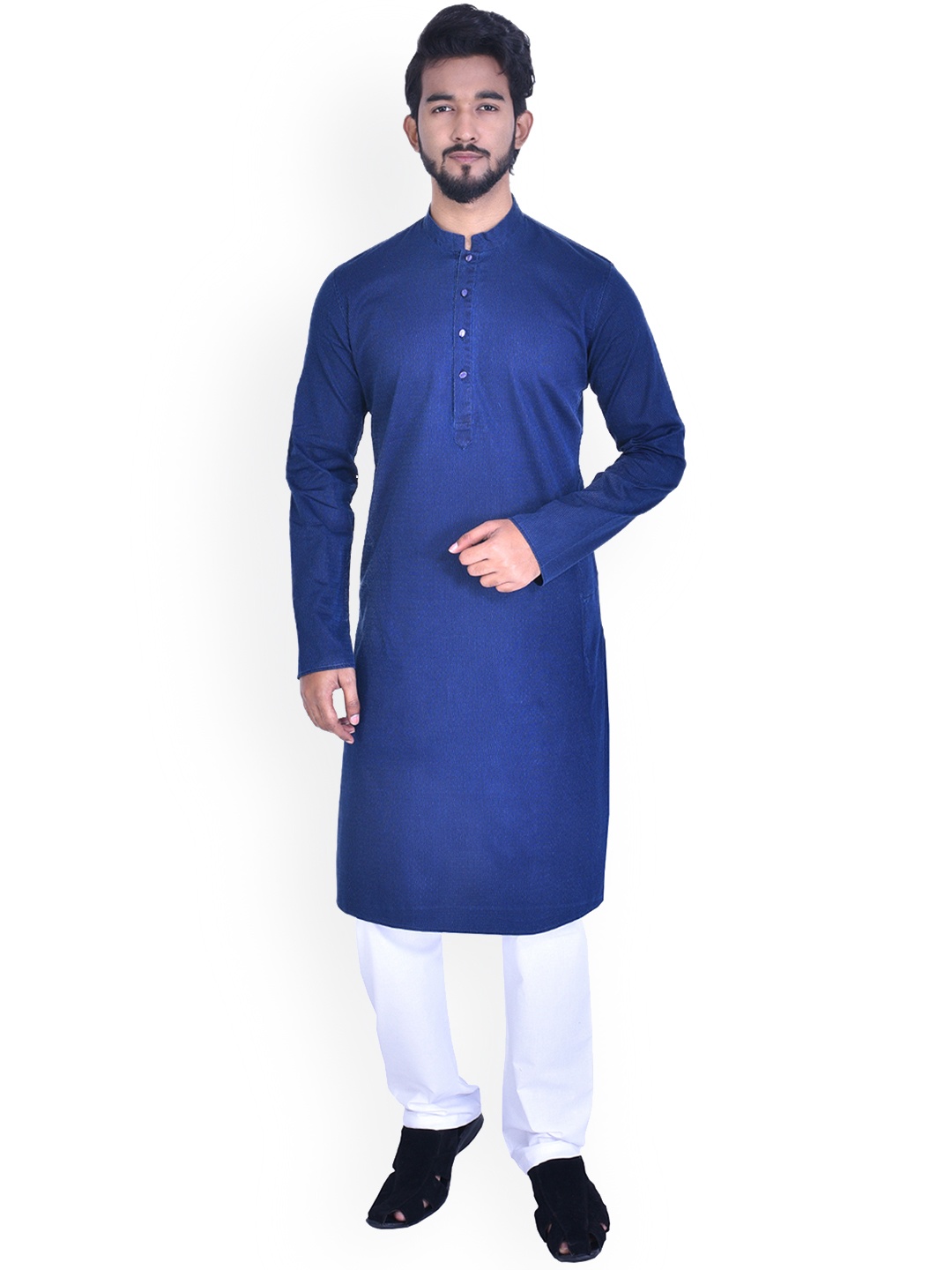

Manyavar Men Blue Solid Straight Kurta