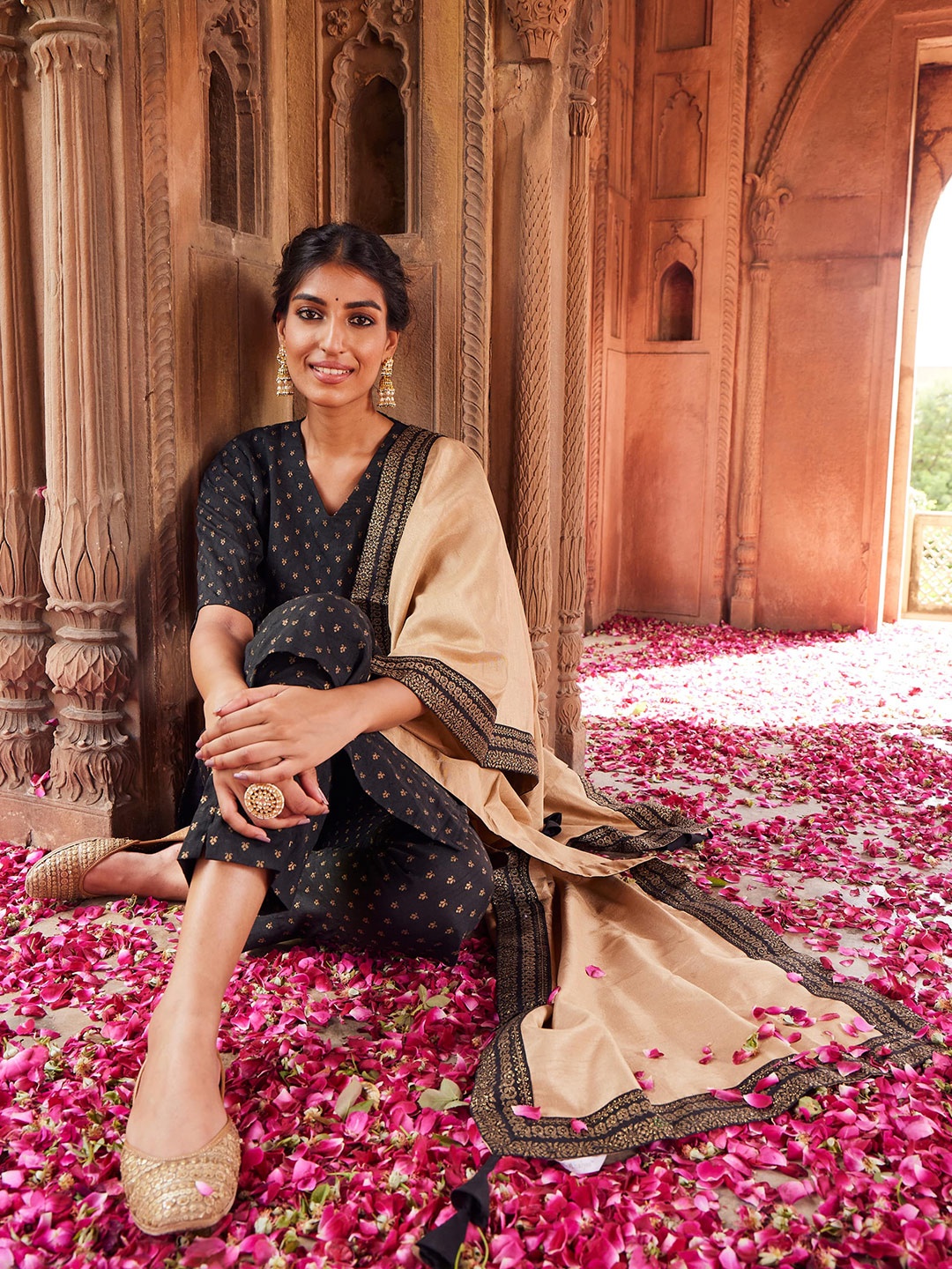 

Ahalyaa Women Black & Golden Printed Kurta with Trousers & Dupatta