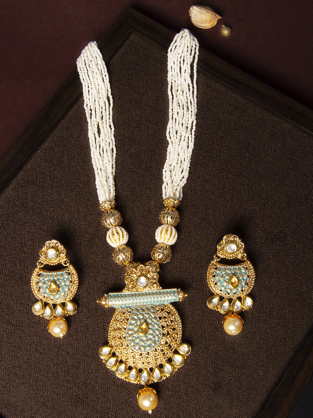 

Rubans Gold-Plated Handcrafted Jewellery Set