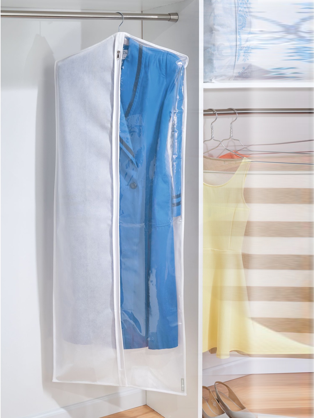 

INTERDESIGN Unisex White Suit Organiser With Zipper Closure & Clear Front Panel