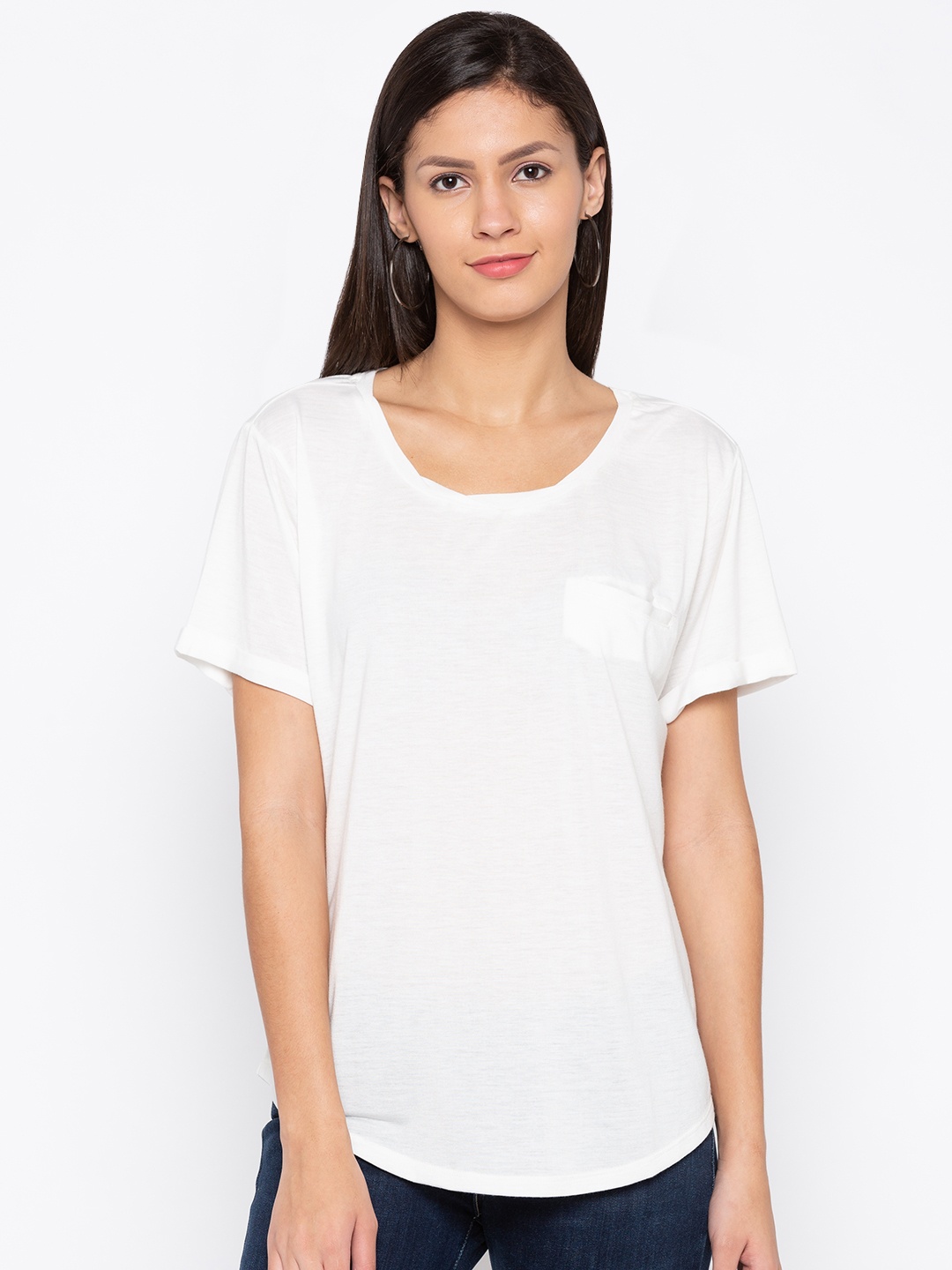 

Globus Women White Solid Scoop Neck T-shirt