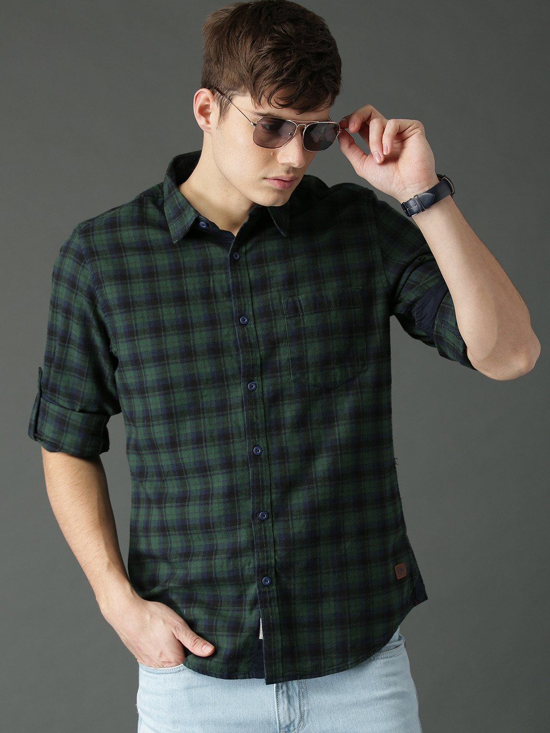 

Roadster Men Green & Navy Blue Regular Fit Checked Casual Shirt