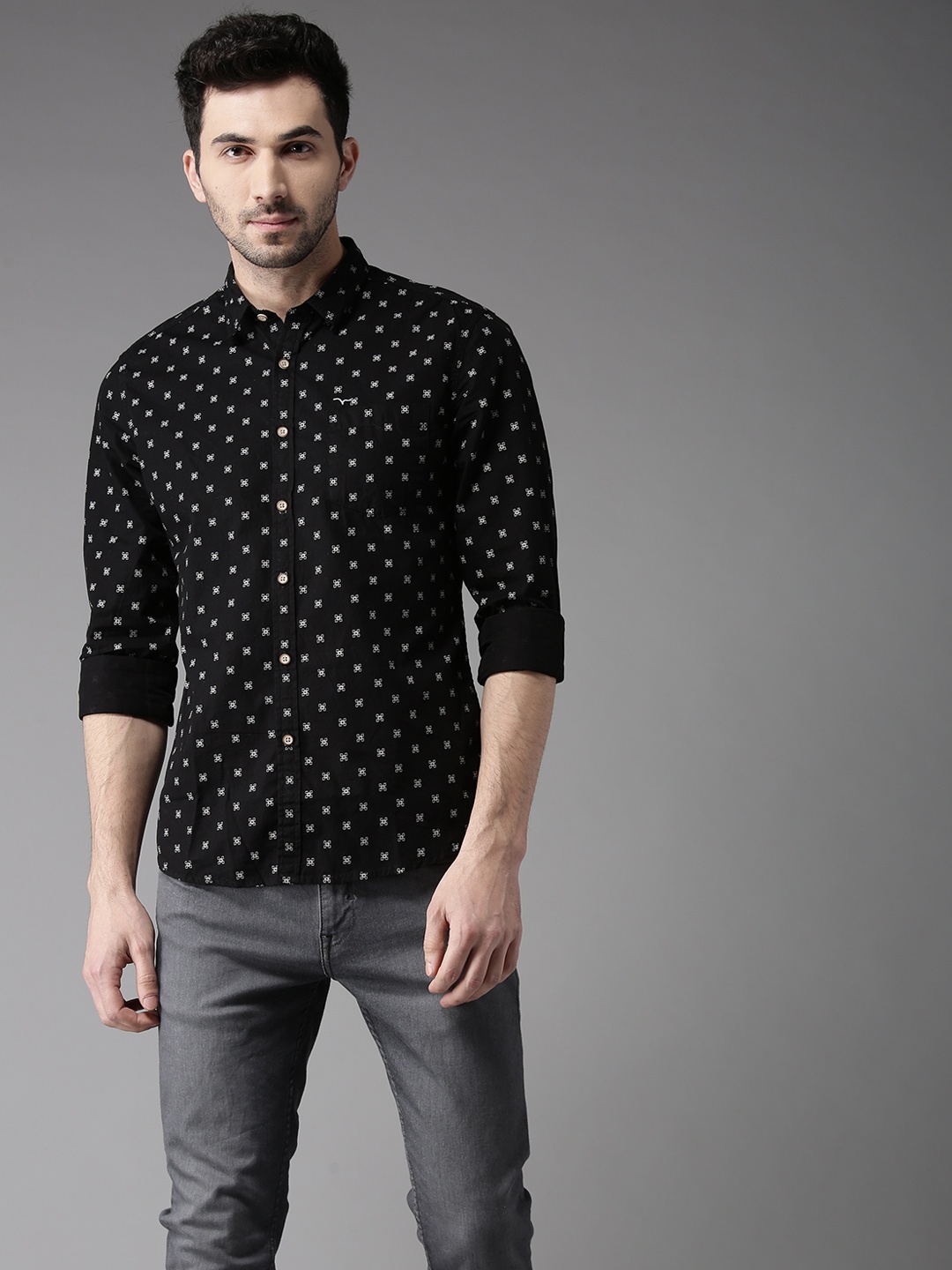 

Flying Machine Men Black & Off-White Regular Fit Printed Casual Shirt