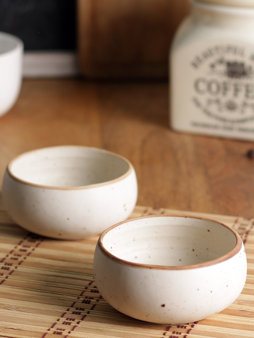 

MIAH Decor Set Of 2 Cream-Coloured Solid Ceramic Set