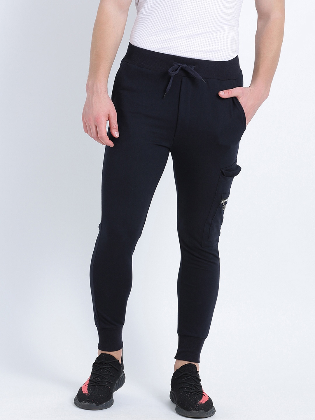 

Tinted Men Navy Blue Solid Slim Fit Joggers