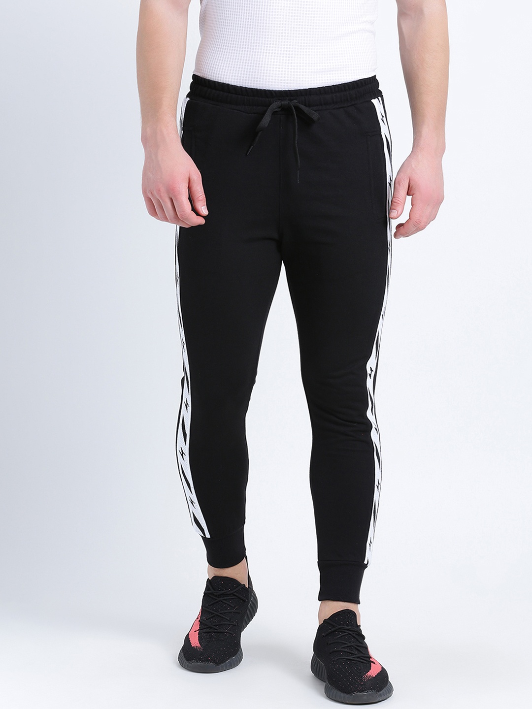 

Tinted Men Black Solid Slim Fit Joggers