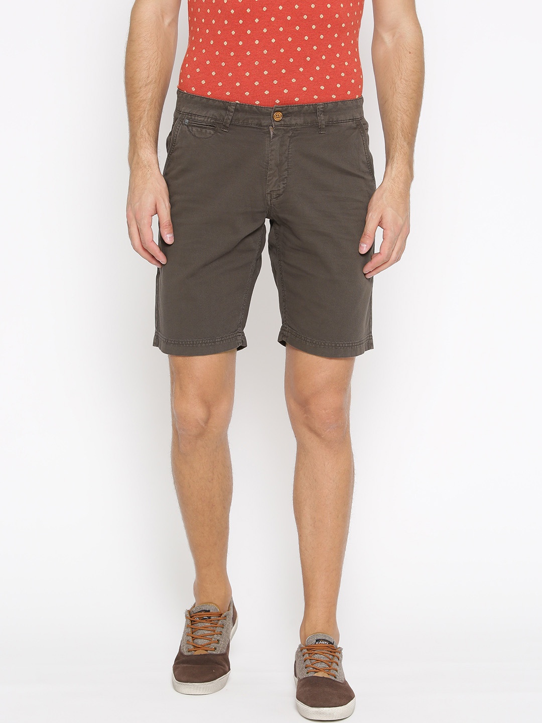 

Oxemberg Men Coffee Brown Solid Slim Fit Regular Shorts