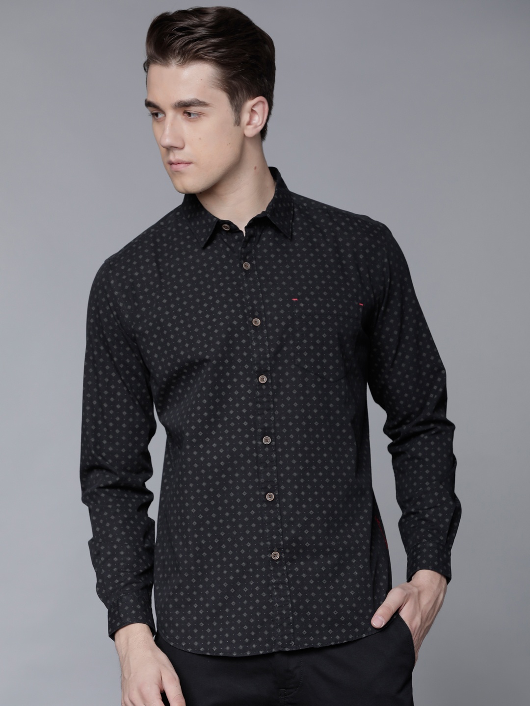 

LOCOMOTIVE Men Black Slim Fit Printed Casual Shirt