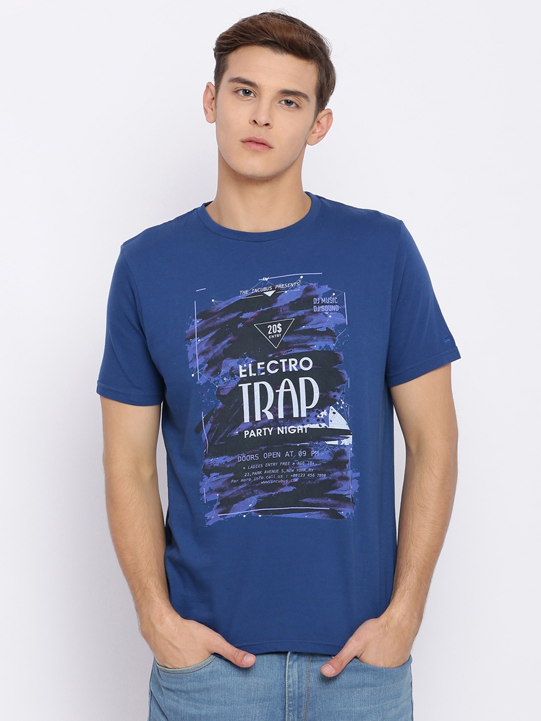 

Basics Men Blue Solid Round Neck T-shirt