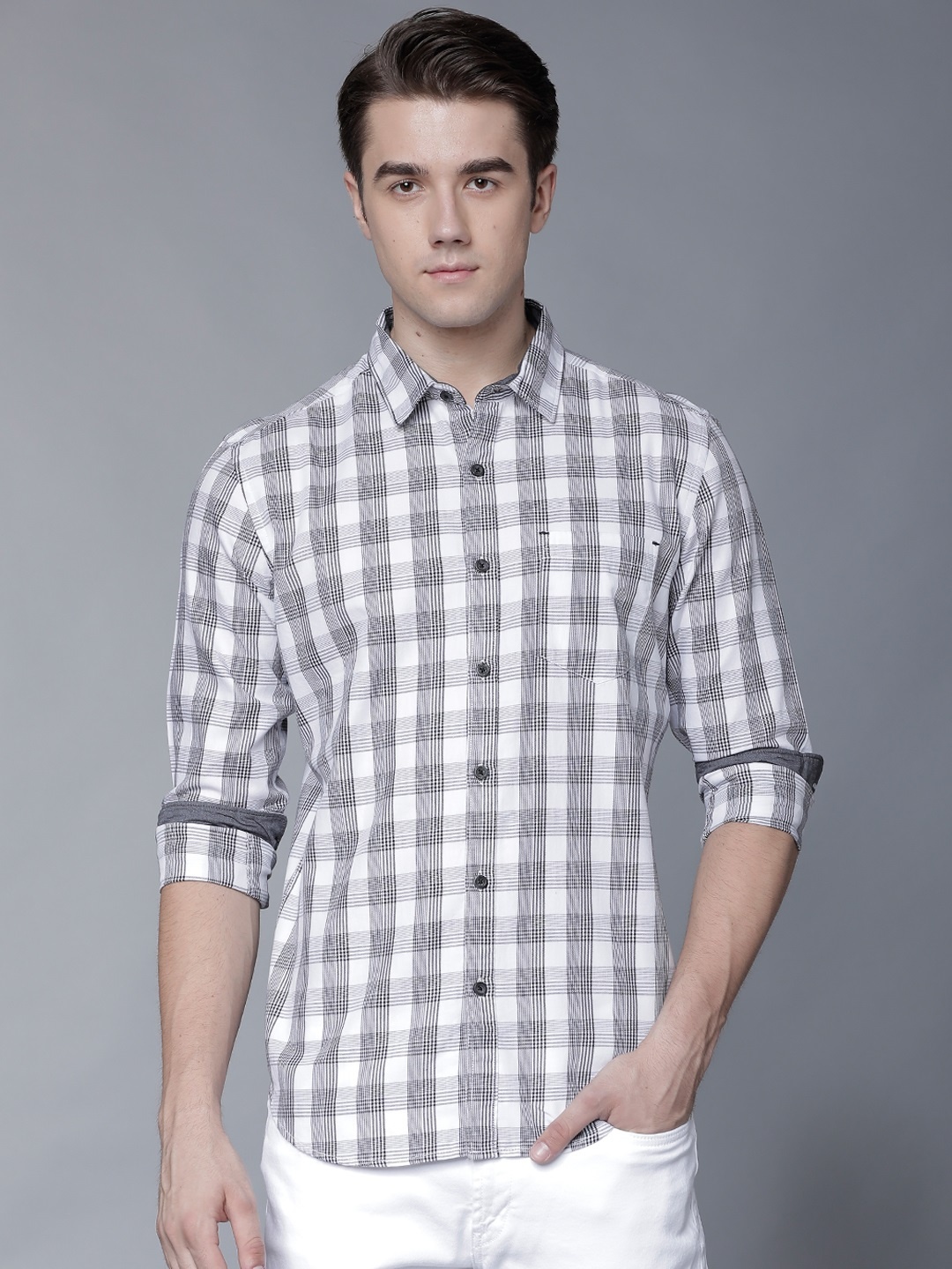 

LOCOMOTIVE Men White & Black Slim Fit Checked Casual Shirt