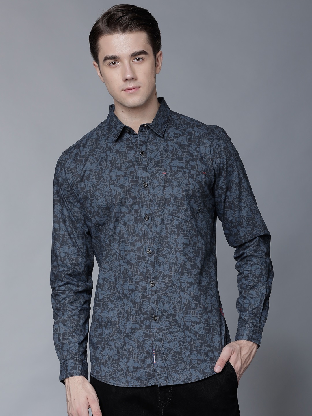 

LOCOMOTIVE Men Black & Blue Slim Fit Printed Casual Shirt