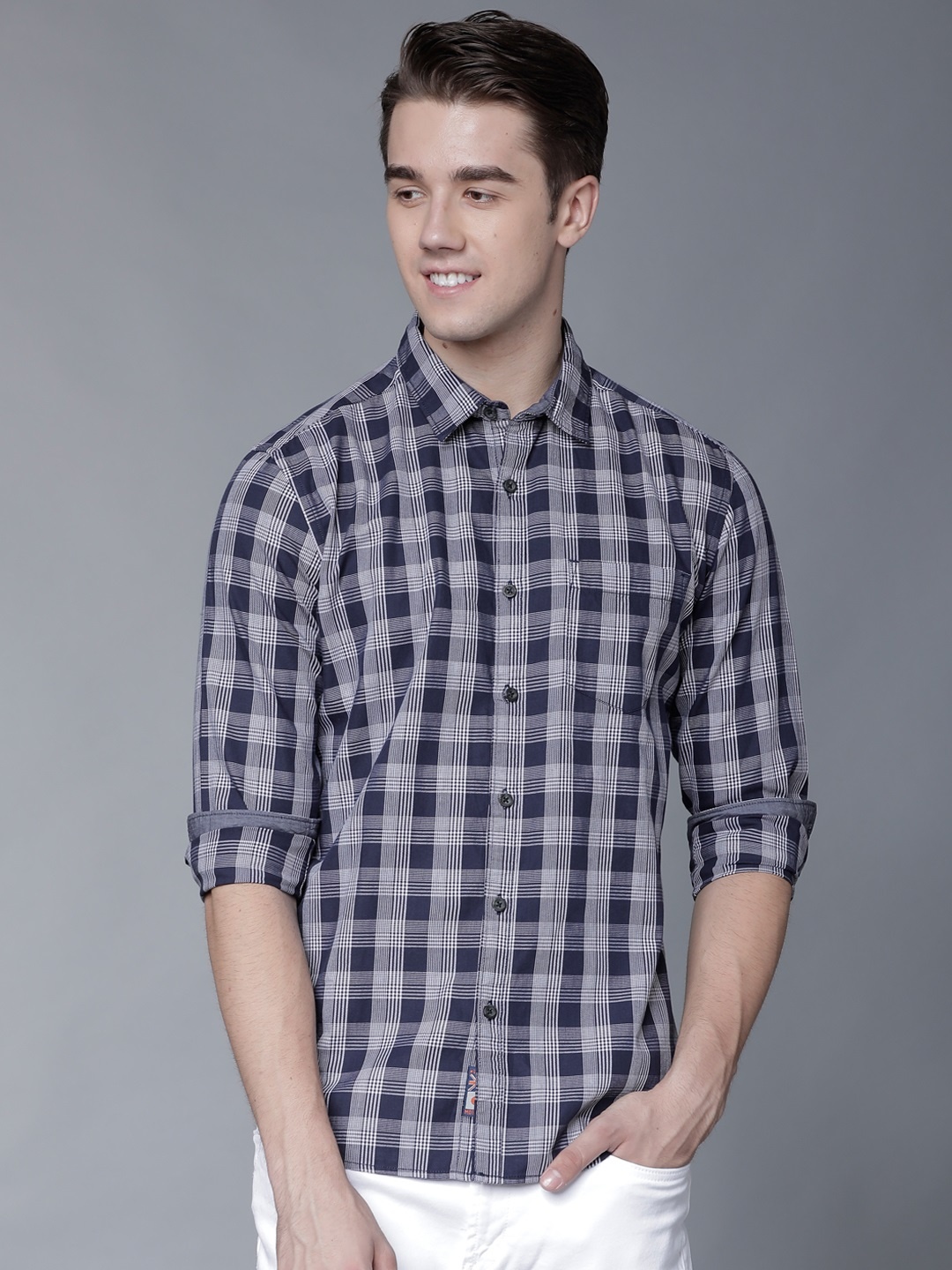 

LOCOMOTIVE Men Navy Blue & White Slim Fit Checked Casual Shirt