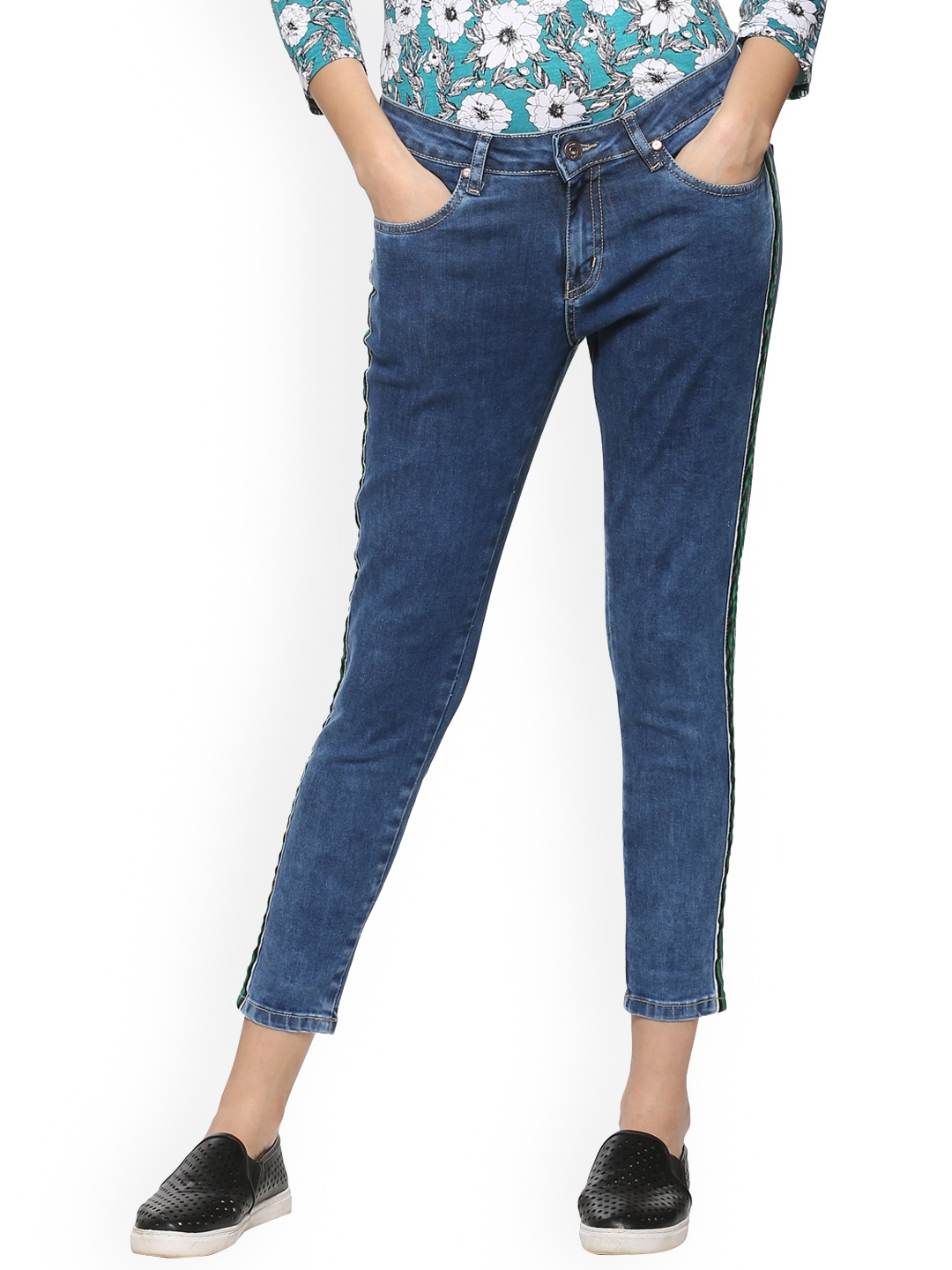 

People Women Blue Regular Fit Mid-Rise Clean Look Jeans