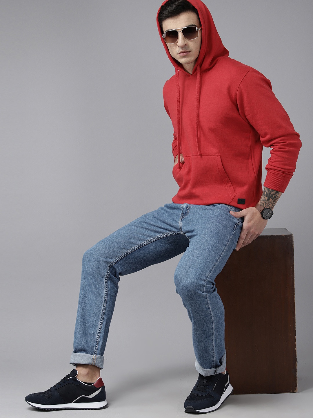 

The Roadster Lifestyle Co. Men Solid Hooded Sweatshirt, Red