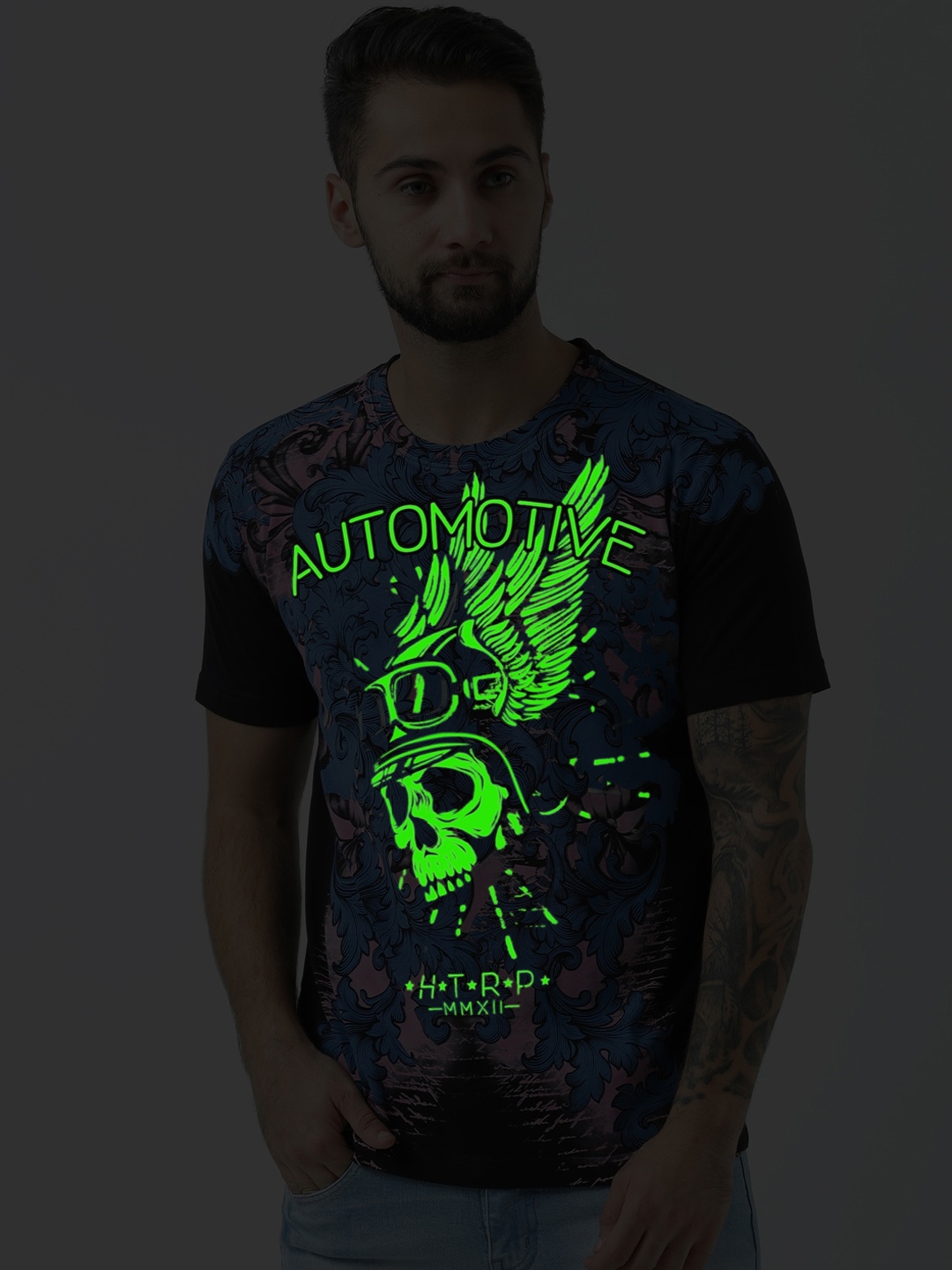 

Huetrap Men Black Blue Printed Round Neck Glow In The Dark Pure Cotton T-shirt