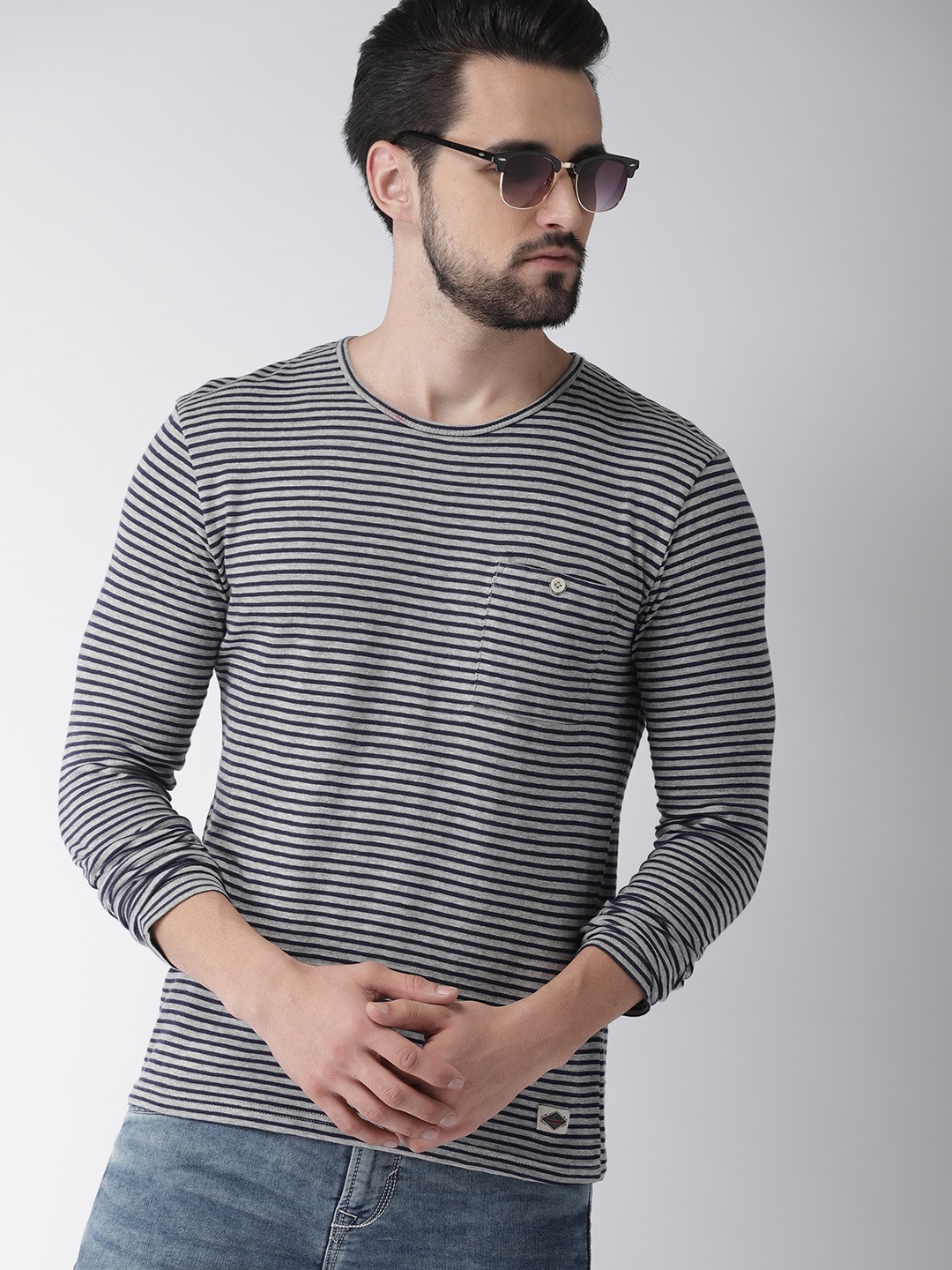 

Celio Men Grey & Navy Blue Striped Round Neck T-shirt