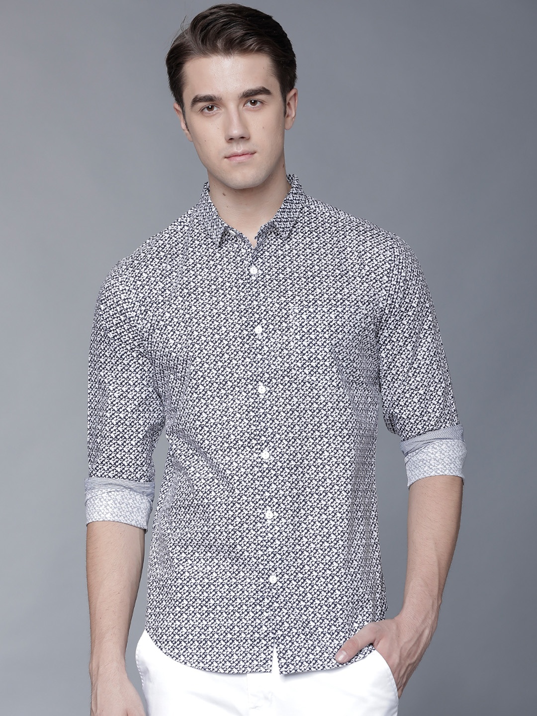 

LOCOMOTIVE Men Navy Blue & White Slim Fit Printed Casual Shirt