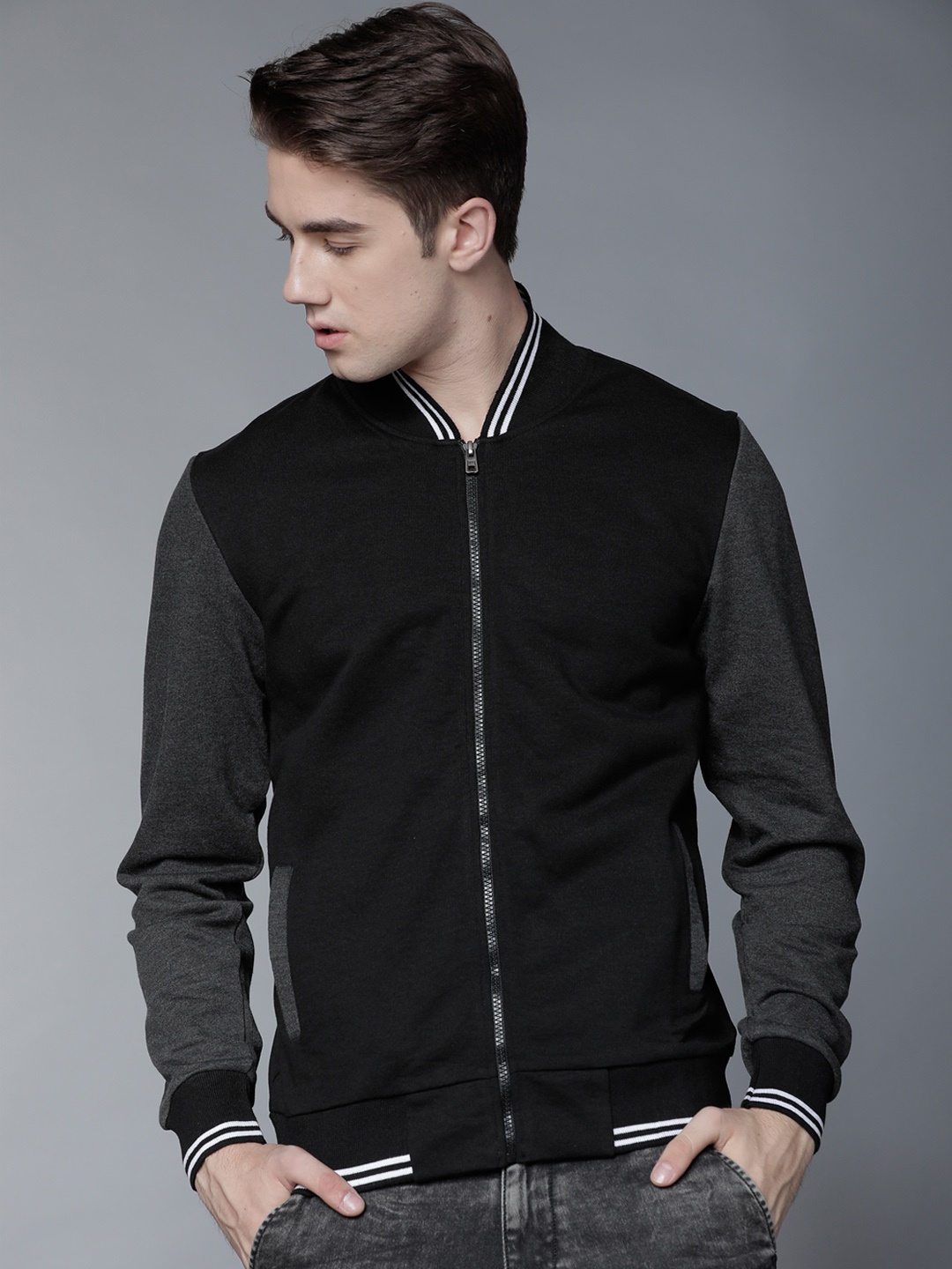 

HIGHLANDER Men Black Colourblocked Sweatshirt