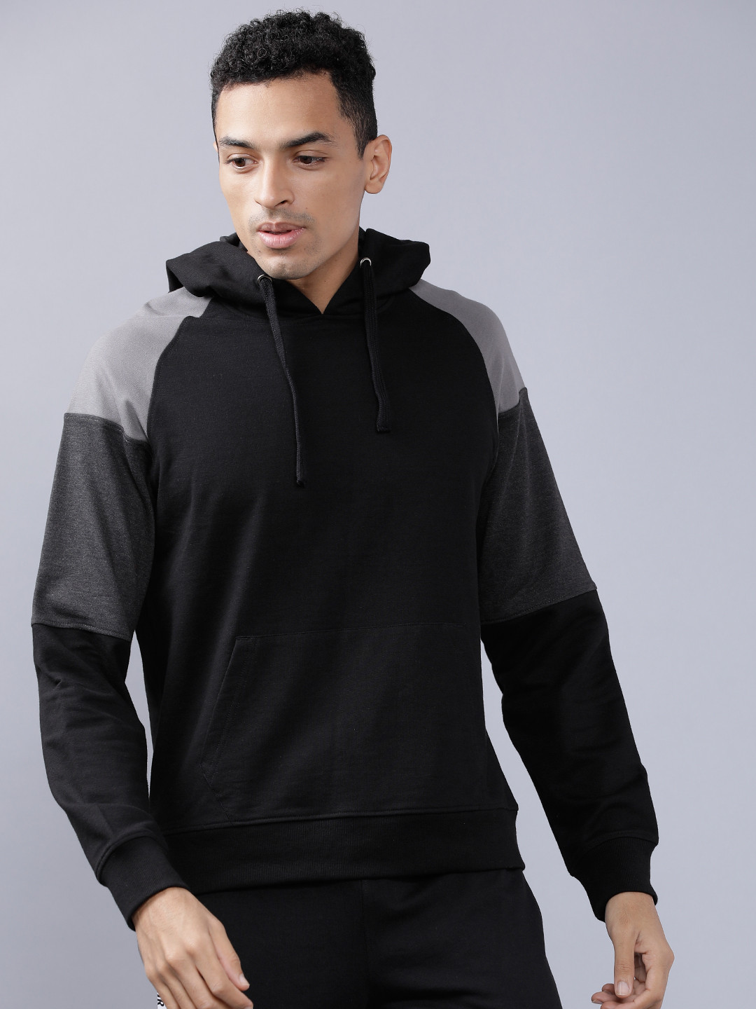 

HIGHLANDER Men Black Colourblocked Hooded Sweatshirt