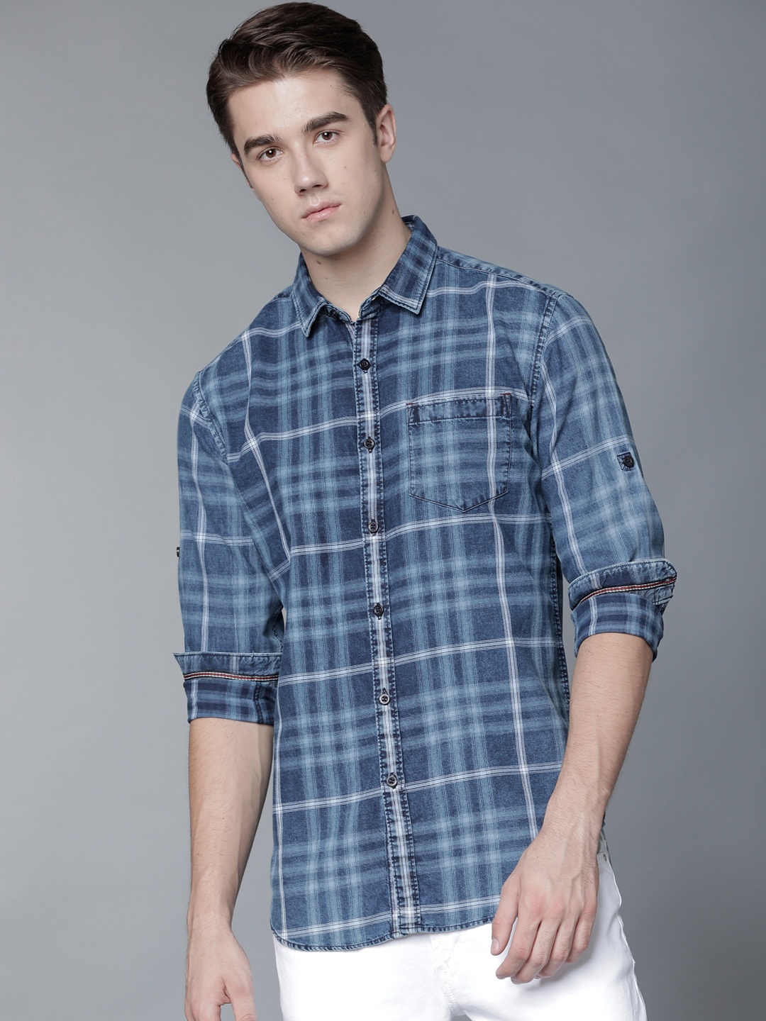 

LOCOMOTIVE Men Navy Blue & White Slim Fit Checked Casual Shirt