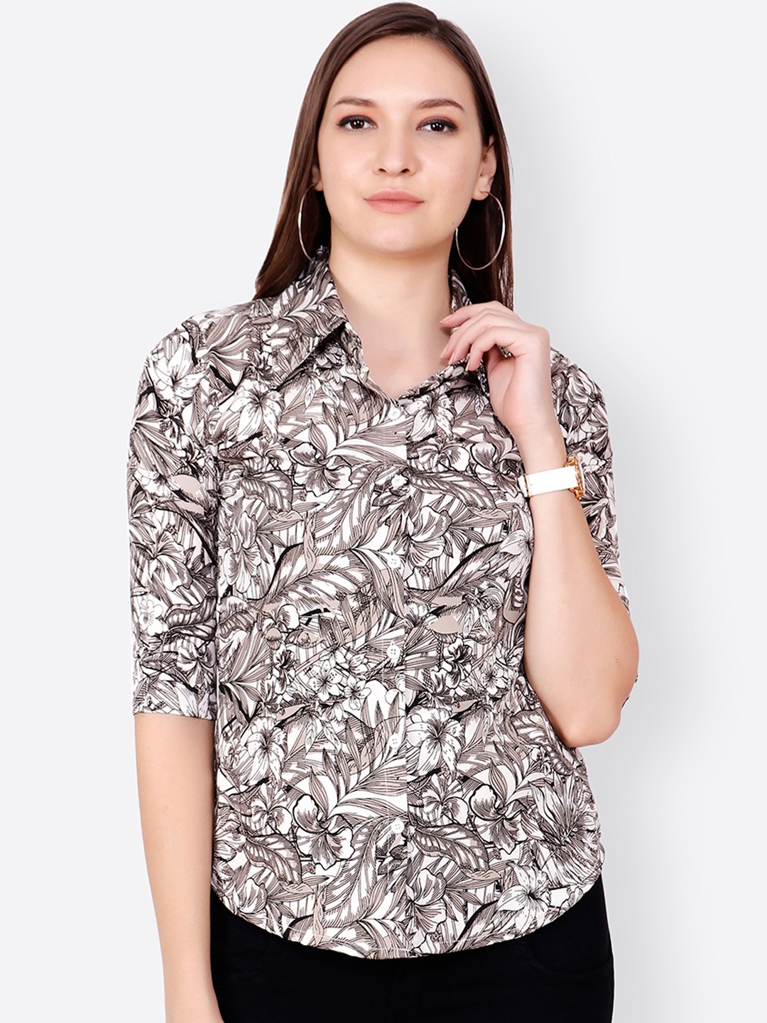 

SCORPIUS Women Black & White Regular Fit Printed Casual Shirt