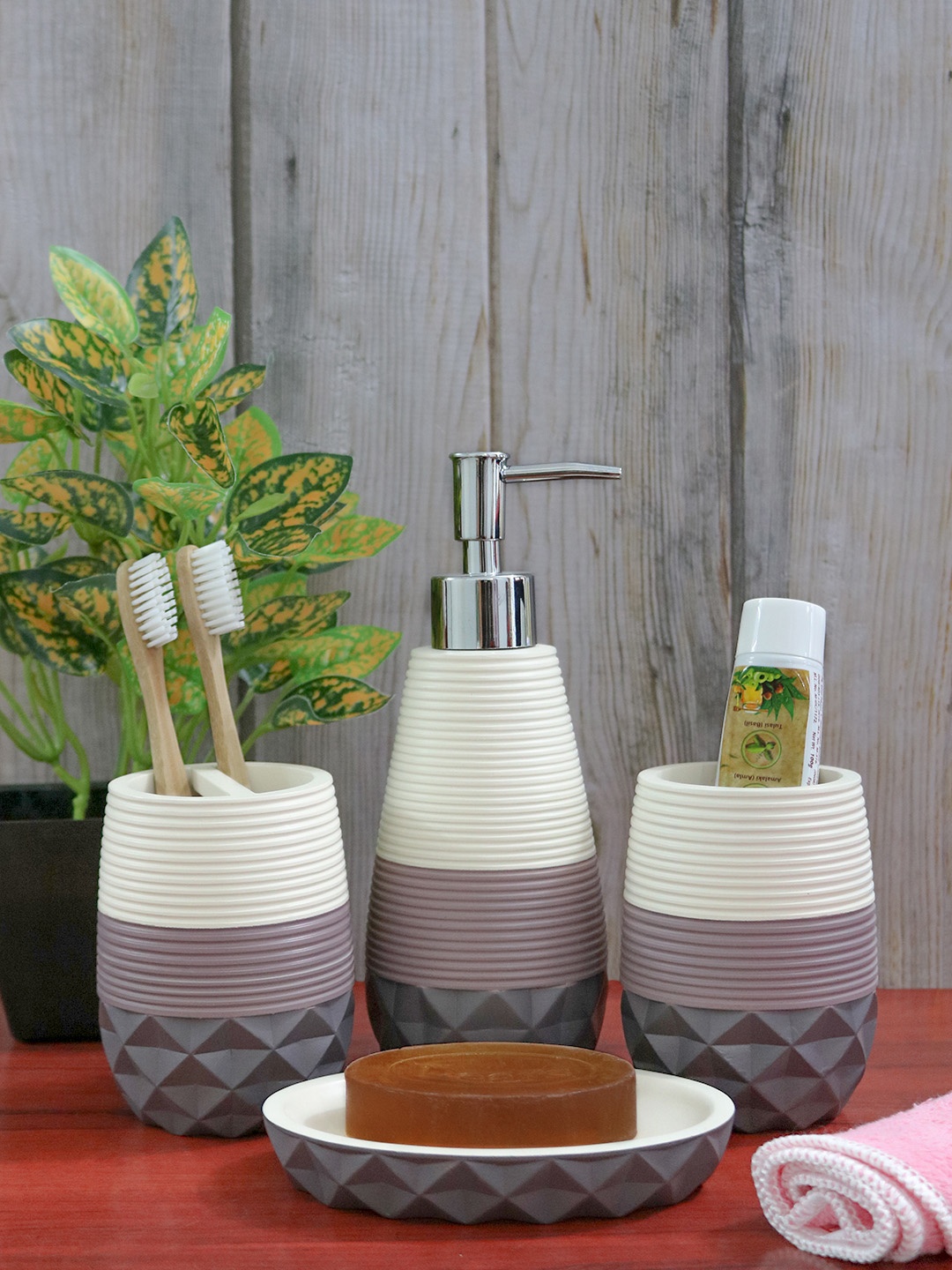 

Shresmo Set Of 4 White & Grey Polyresin Bath Accessories