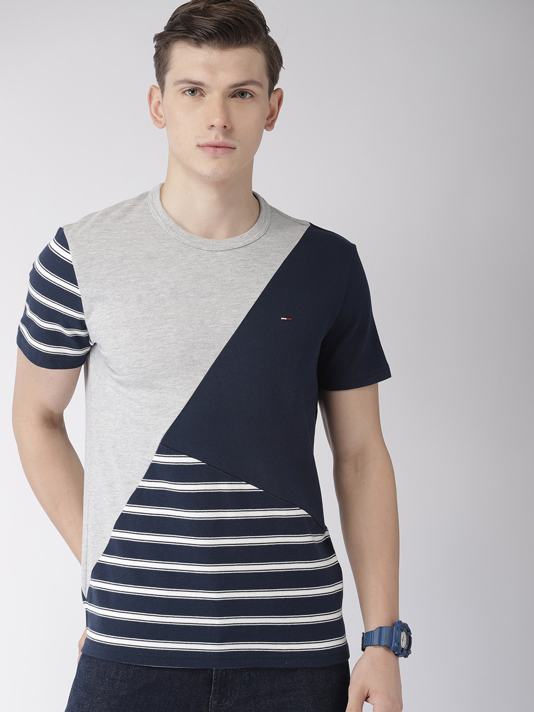 

Tommy Hilfiger Men Navy Blue Colourblocked Round Neck T-shirt