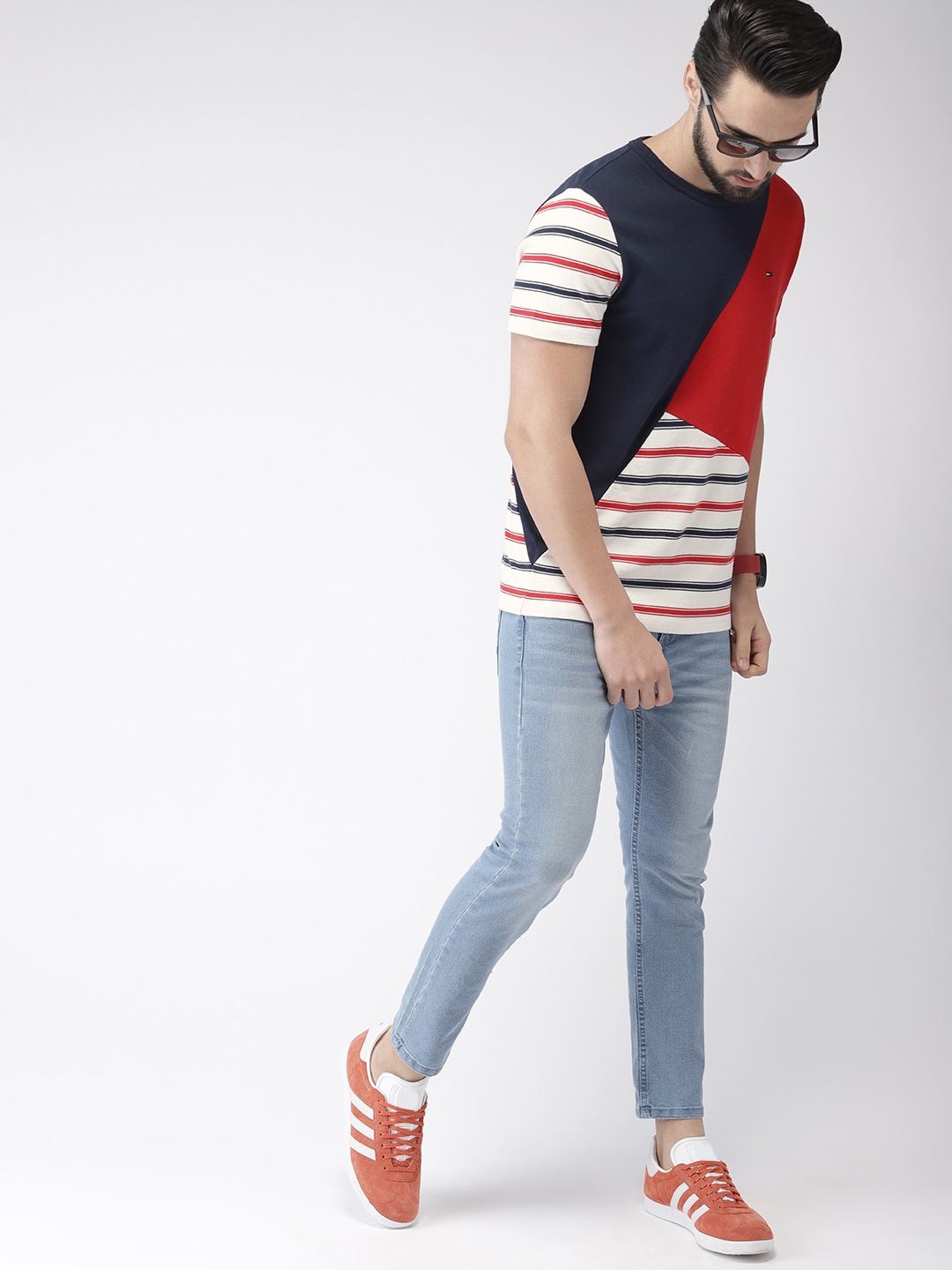 

Tommy Hilfiger Men Navy Blue Red Colourblocked Round Neck Pure Cotton T-shirt