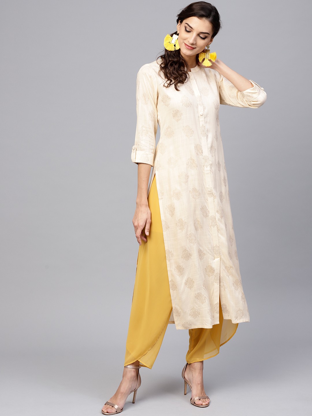 

GERUA Women Beige & Golden Printed Straight Kurta