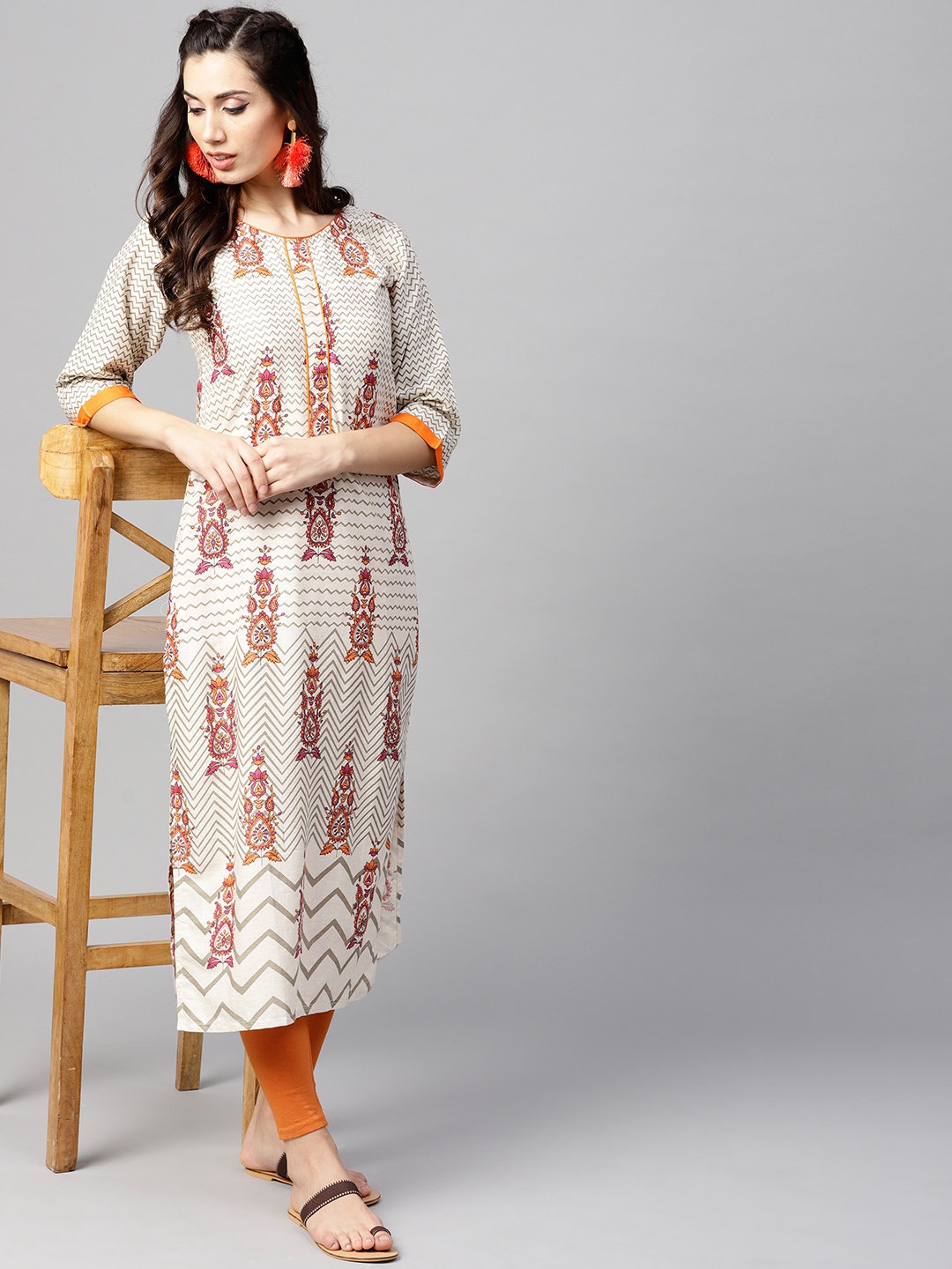 

Yuris Women Off-White & Orange Printed Straight Kurta