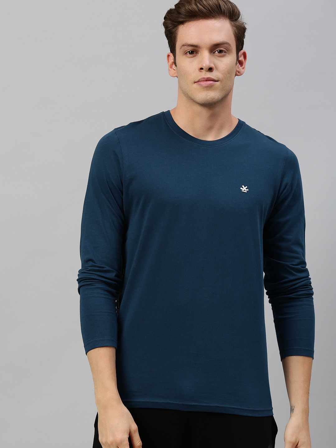 

WROGN Men Blue Solid Slim Fit Round Neck Pure Cotton T-shirt