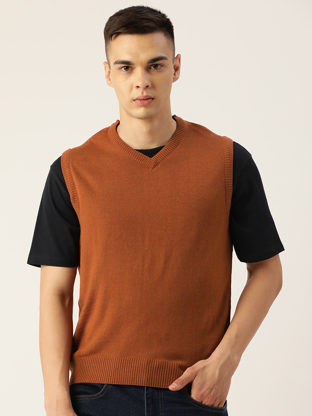 

Monte Carlo Men Solid Ribbed Hem Sweater Vest, Rust