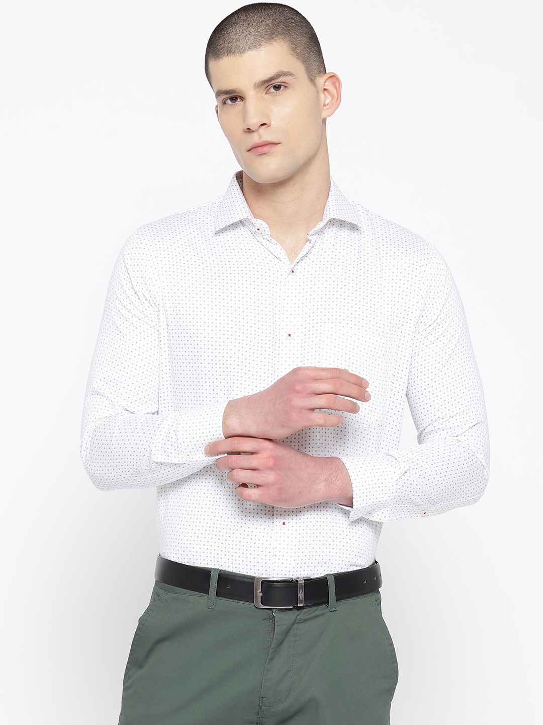

Shaftesbury London Men White & Navy Blue Slim Fit Printed Smart Casual Shirt
