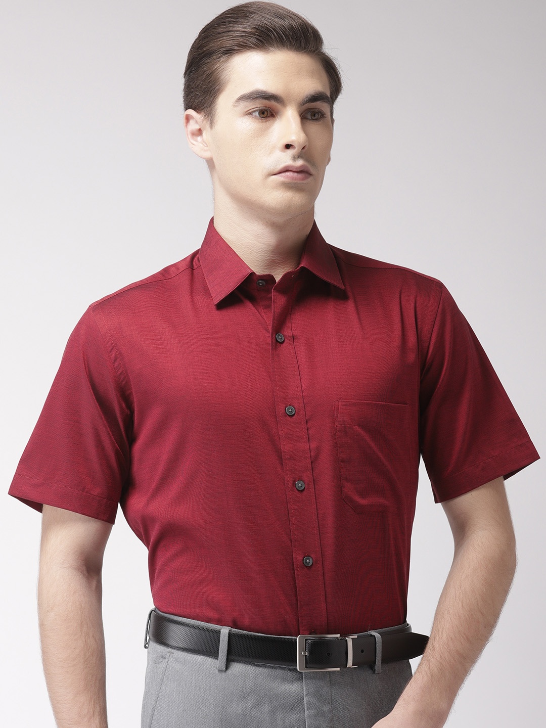 

Arrow Men Maroon Regular Fit Solid Formal Shirt