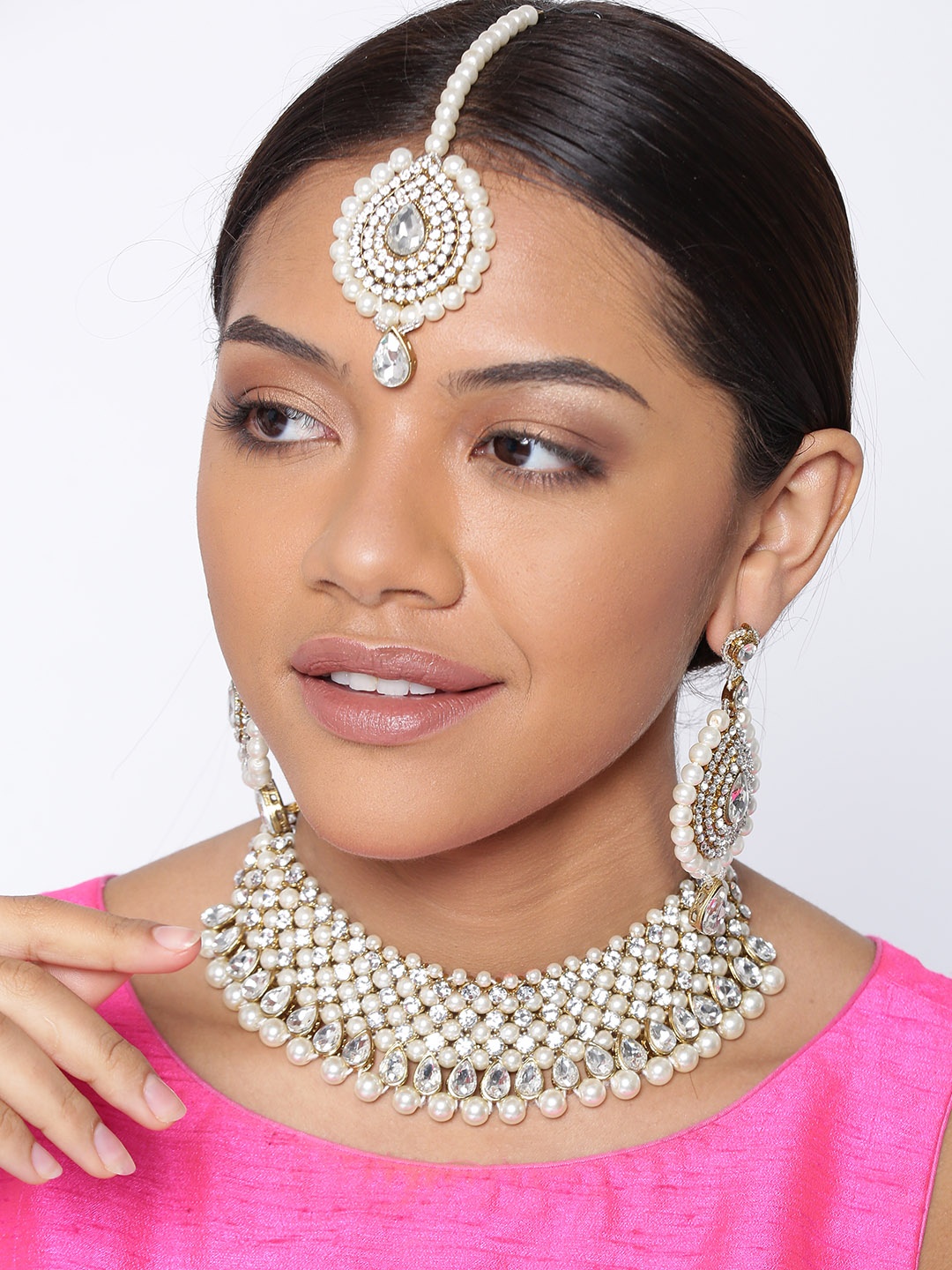 

Zaveri Pearls White Gold-Plated Kundan-Studded & Beaded Jewellery Set