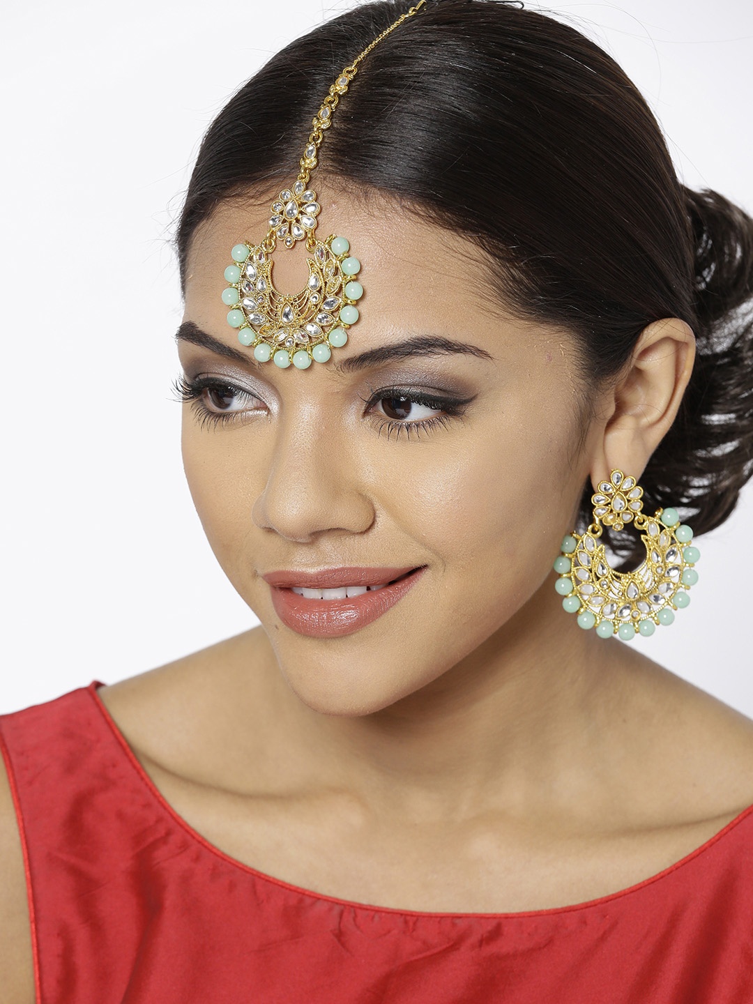 

Zaveri Pearls Green Gold-Plated Kundan-Studded Beaded Jewellery Set