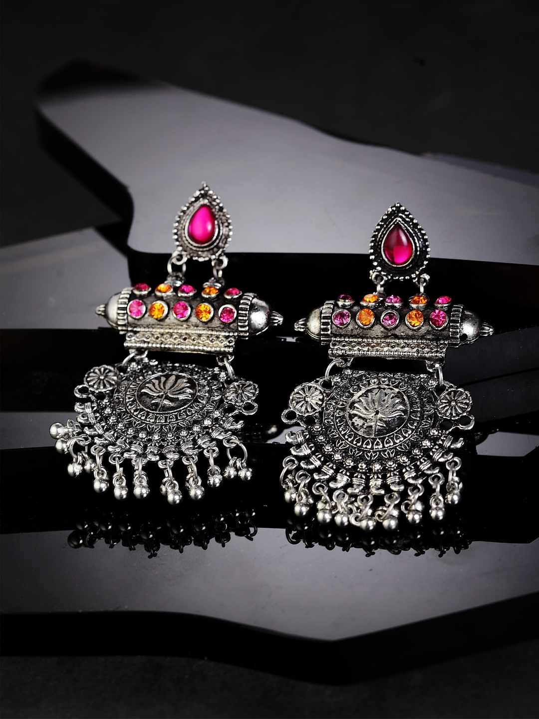 

Moedbuille Silver-Toned Contemporary Drop Earrings