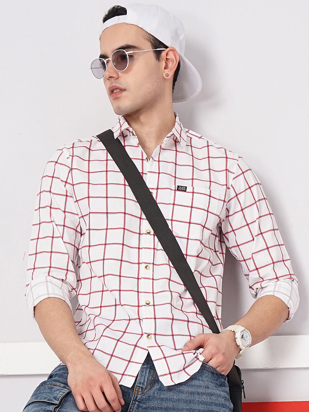 

The Indian Garage Co Men White & Red Regular Fit Checked Casual Shirt