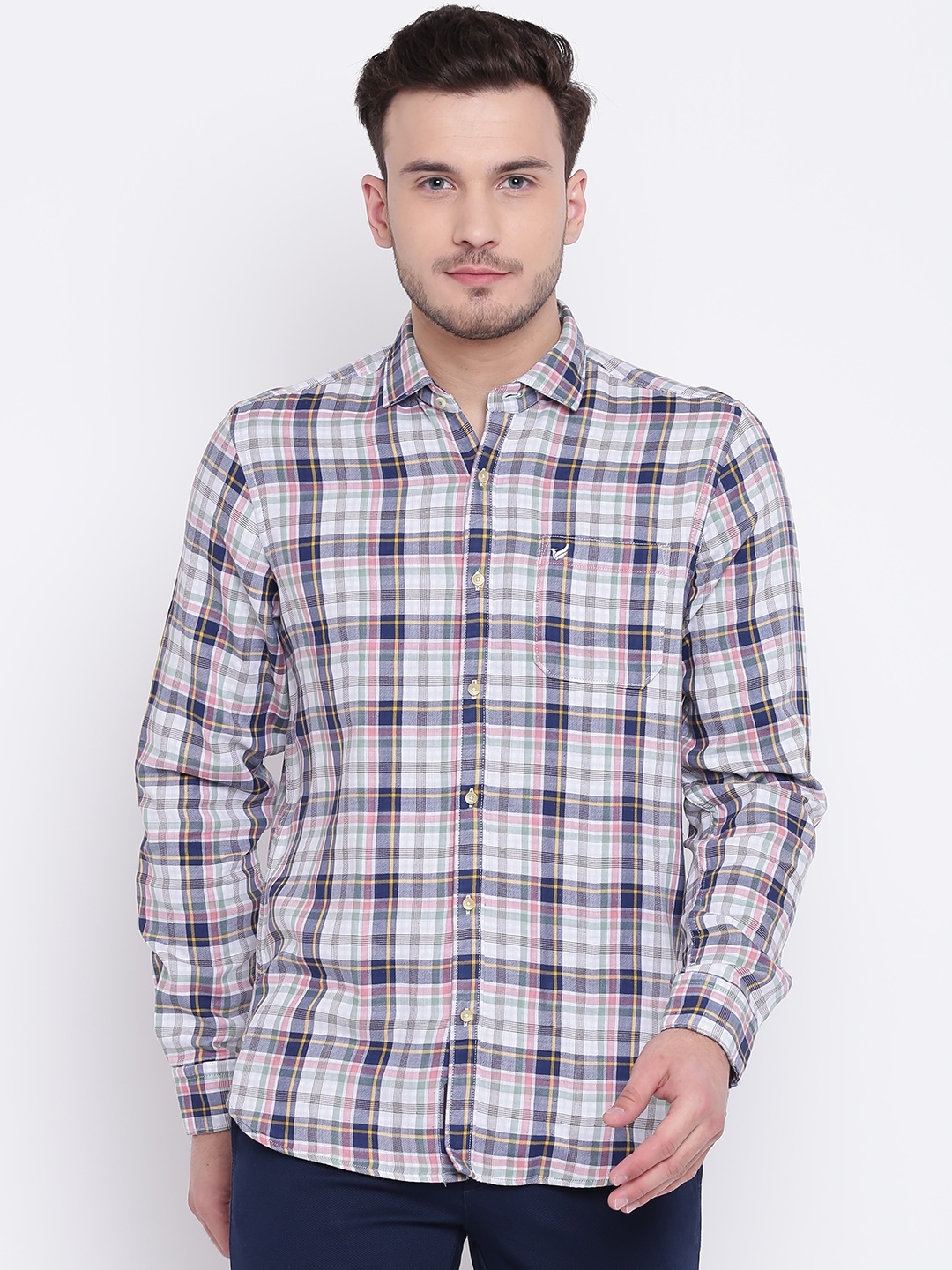 

Blackberrys Men Off-White & Navy Blue Slim Fit Checked Casual Shirt