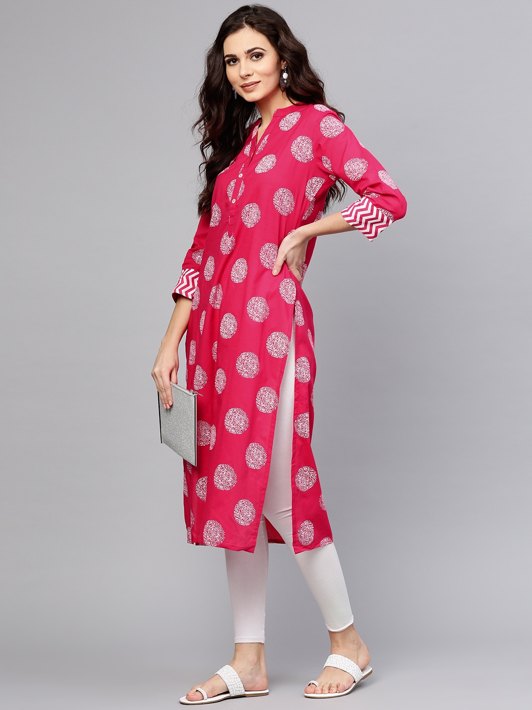

Varanga Women Pink & White Printed Straight Kurta