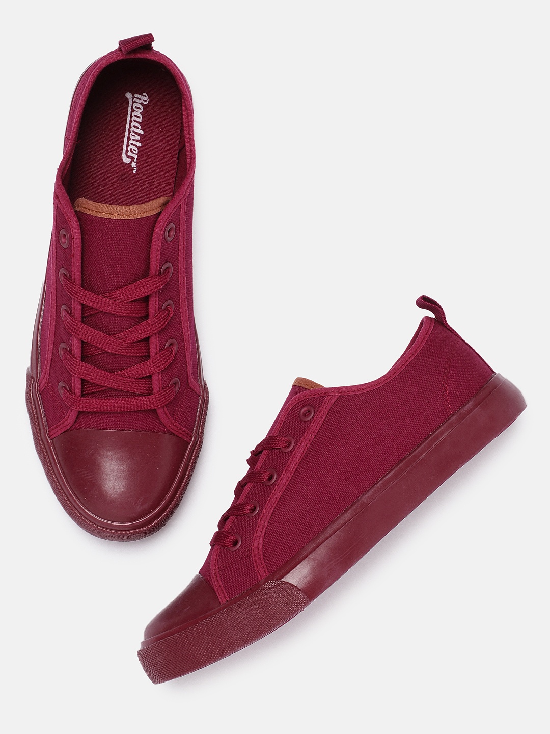 

Roadster Men Maroon Sneakers