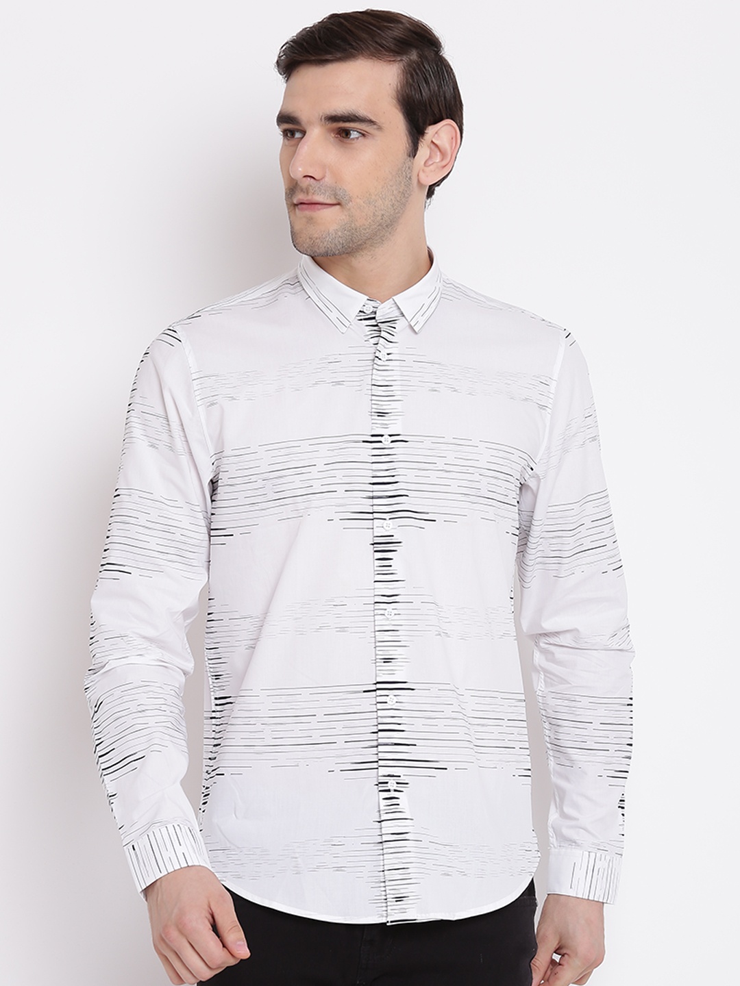 

Blackberrys Men White & Black Trim Fit Printed Casual Shirt